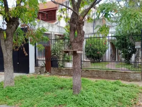 Venta Casa 3 ambientes a reciclar oportunidad