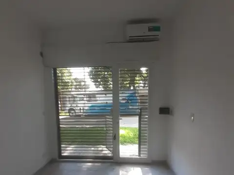 Local en Alquiler en Granadero Baigorria, $ 280.000