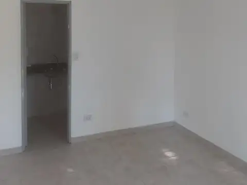 Local en Alquiler en Granadero Baigorria, $ 280.000