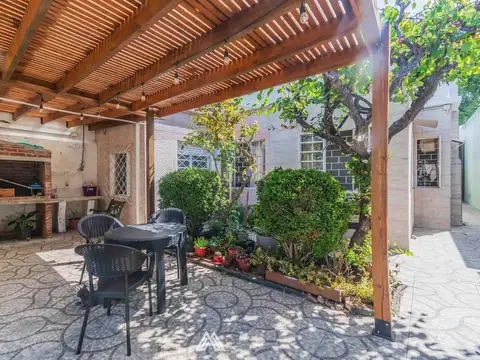 VENTA CASA CERRITO 3 DORMITORIOS FONDO PARRILLERO