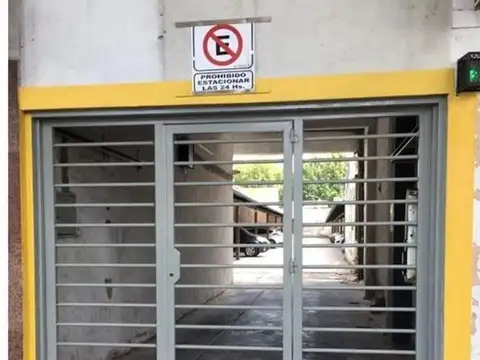VENTA DE COCHERA CUBIERTA EN CASEROS