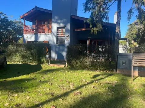 Casa en venta - 3 Dormitorios 4 Baños - Valeria del Mar