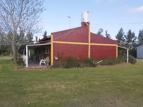 Casa 4 ambientes con 2 baños