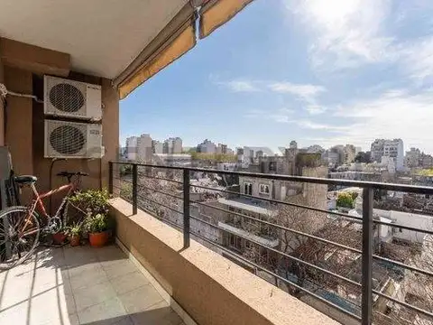 VENTA DEPARTAMENTO DOS AMBIENTES CON COCHERA Y BALCON AL FRENTE