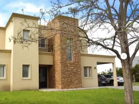 Casa 6 ambientes con 4 baños