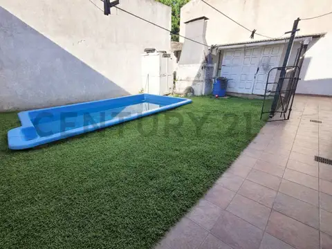 Ph de 2 dormitorios con Garaje y Pileta en Venta en Berisso