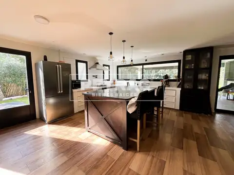 Casa 5 ambientes con 3 baños
