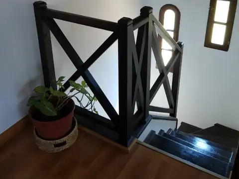 ADROGUE - MUY LINDO DUPLEX EN VENTA - SOLIDA CONSTRUCCION !