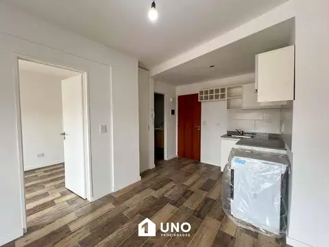 Cerrito y 1º de Mayo - Dpto de 1 Dormitorio Externo. Cochera disponible.