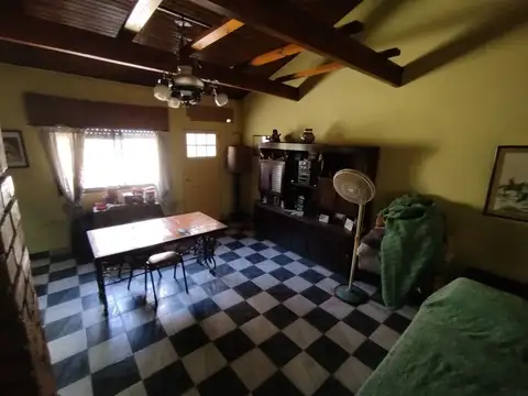 Casa 4 ambientes con 1 baño