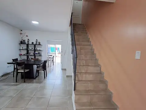 Depto Tipo Casa 4 ambientes con 2 baños