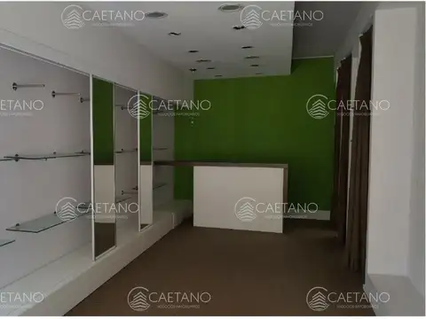 Excelente local a la calle en venta en Punta del Este, Peninsula.