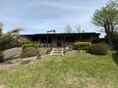 VENTA DE CASA 3 DORMITORIOS EN LOS REARTES