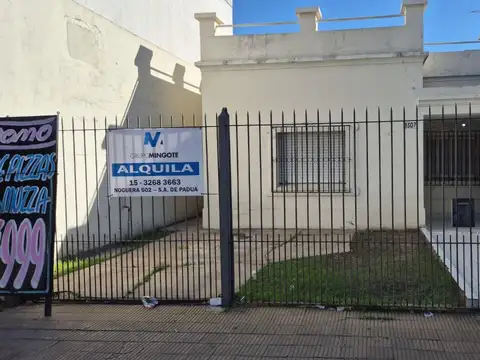 SE ALQUILA CASA DE DOS DORMITORIOS Y ENTRADA DE AUTO
