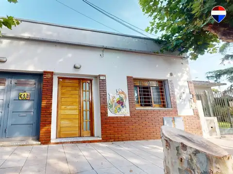 VENTA CASA 4 AMBIENTES CON COCHERA PATIO EN BERNAL