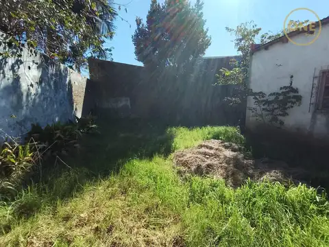 Casa de 2 dormitorios con jardín y garage para 4  autos