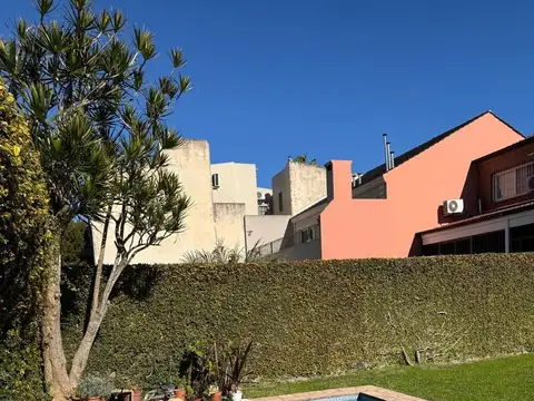 Casa en venta. zona residencial martinez, san isidro. 6 ambientes. 250mts, jardin y pileta
