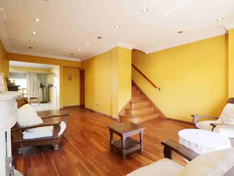 Casa 5 ambientes con 2 baños