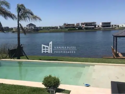 Casa 5 ambientes con 5 baños