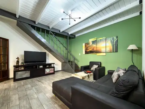 Casa 6 ambientes con 2 baños