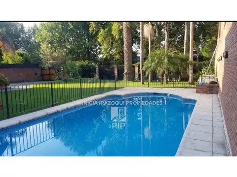 Casa en Venta con 10 cocheras