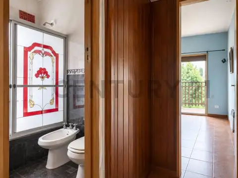 Casa 6 ambientes con 3 baños