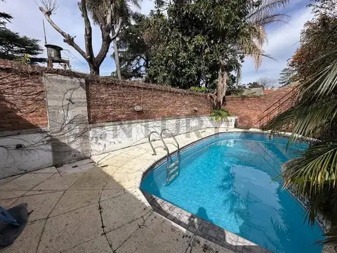 Excelente Chalet en Don Torcuato - Cuatro dormitorios - Quincho y Pileta