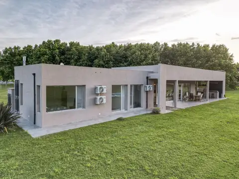 Casa en Venta con 2 cocheras