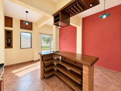 Casa en Alquiler en Villa Ballester, $ 950.000