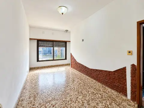 Casa en Alquiler con 3 cocheras