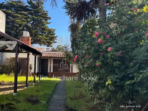 Casa en Venta con 2 cocheras