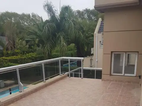 Casa 4 ambientes con 4 baños