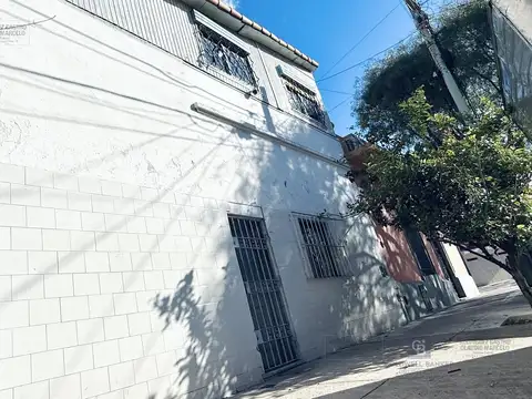 Casa 7 ambientes con 2 baños