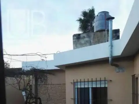 Casa 6 ambientes con 2 baños