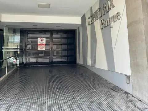 Amplia cochera en VENTA en Balcarce al 400, Barrio Norte, lista para escriturar