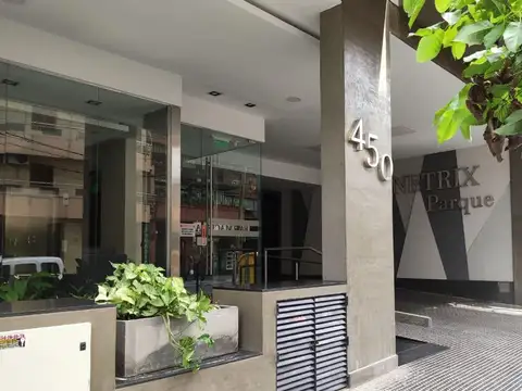 Amplia cochera en VENTA en Balcarce al 400, Barrio Norte, lista para escriturar