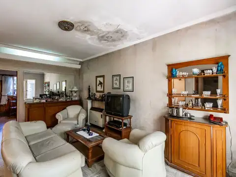Depto Tipo Casa en Venta en Villa del Parque, USD 249.000