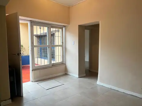 VENTA CASA 2 DORM RECICLADA CON COCHERA GODOY CRUZ