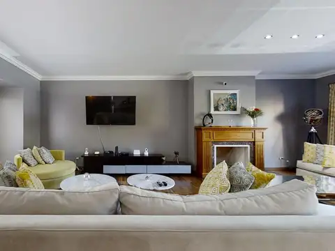 Casa en Venta con 6 cocheras