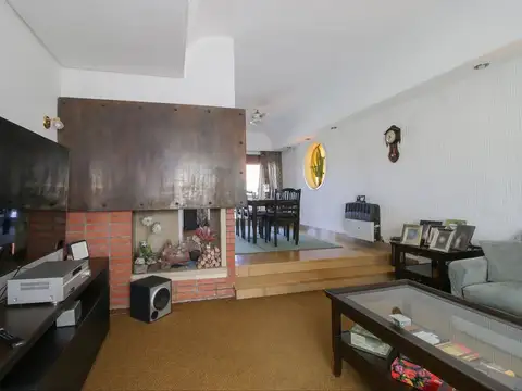 Casa 5 ambientes con 4 baños