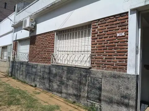 CASITA PH FRENTE EN ALQUILER  3 AMBIENTES  PLANTA BAJA
