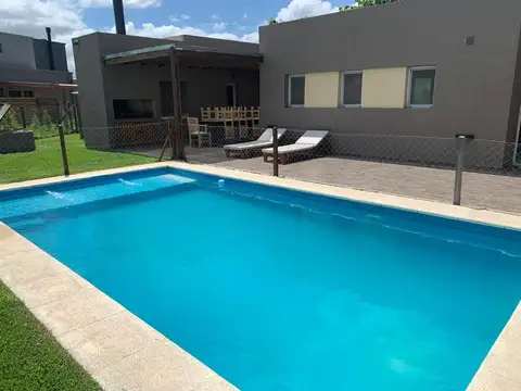 Casa 5 ambientes con 3 baños