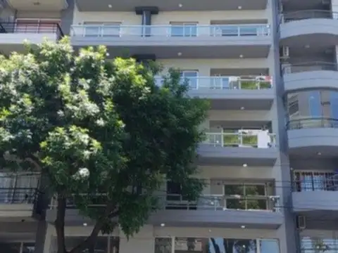 EXCELENTE 1 amb. 40m2 tot. 4° PISO FRENTE CON BALCON SUPER LUMINOSO ANTIGUEDAD 5 AÑOS