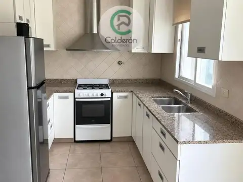 Casa en Alquiler con 5 cocheras