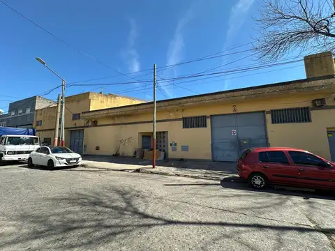Deposito en venta - 1673 m2 - Lanus