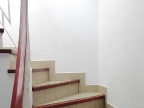 Casa en Alquiler con 2 cocheras