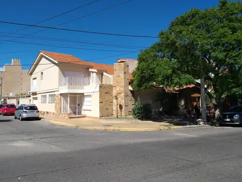 VENTA Casa 3 dormitorios. República del Libano N°201