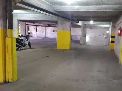 Primer piso completo 580 m². Pte.Perón N° 35 y 25 de Mayo.