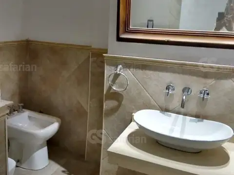 Depto Tipo Casa en Alquiler de 6 ambientes