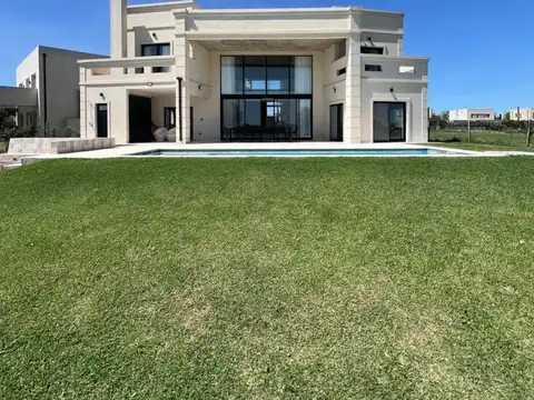 Casa en Venta en El Cantón - Barrio Golf, USD 470.000